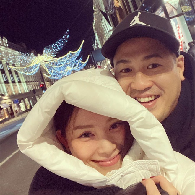 Phillip Nguyễn - Linh Rin tình tứ hơn cả vợ chồng Hà Tăng trong tiệc cuối năm ảnh 1