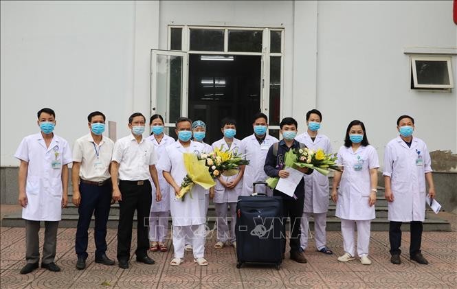 Ninh Bình làm thủ tục cho bệnh nhân COVID-19 số 164 xuất viện ảnh 1