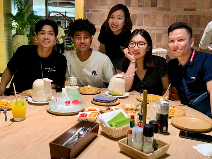 Rò rỉ bức ảnh chụp lễ ăn hỏi của Công Phượng và Viên Minh ảnh 2