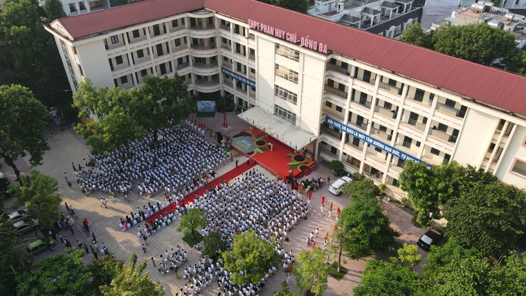 Khai giảng nhanh gọn giữa mùa COVID-19 ở ngôi trường THPT chất lượng cao tại Hà Nội ảnh 1