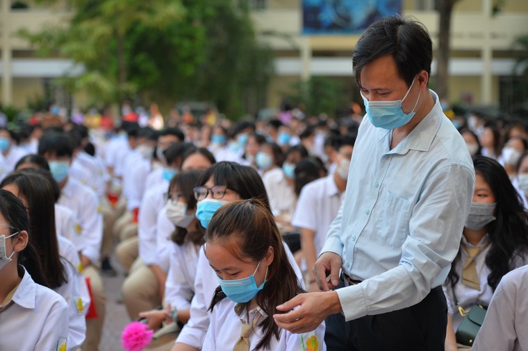 Khai giảng nhanh gọn giữa mùa COVID-19 ở ngôi trường THPT chất lượng cao tại Hà Nội ảnh 5
