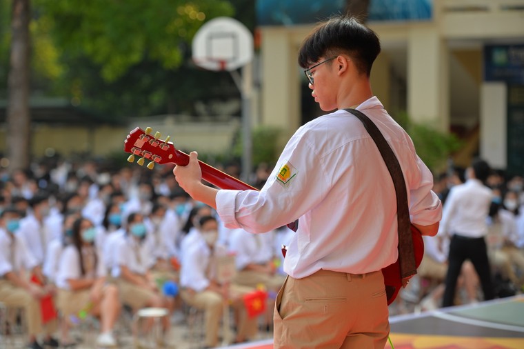 Khai giảng nhanh gọn giữa mùa COVID-19 ở ngôi trường THPT chất lượng cao tại Hà Nội ảnh 10