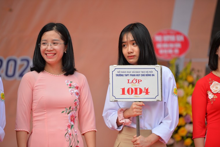 Khai giảng nhanh gọn giữa mùa COVID-19 ở ngôi trường THPT chất lượng cao tại Hà Nội ảnh 6