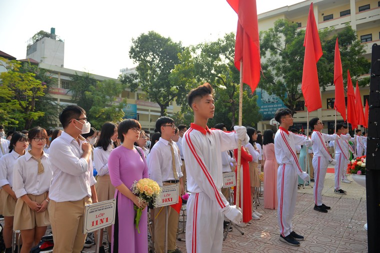 Khai giảng nhanh gọn giữa mùa COVID-19 ở ngôi trường THPT chất lượng cao tại Hà Nội ảnh 8