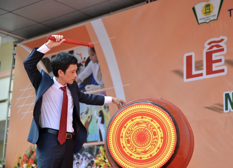 Khai giảng nhanh gọn giữa mùa COVID-19 ở ngôi trường THPT chất lượng cao tại Hà Nội ảnh 14