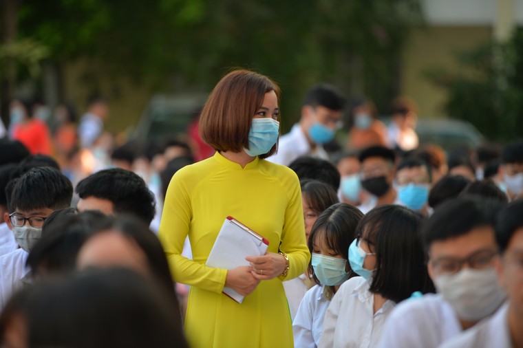 Khai giảng nhanh gọn giữa mùa COVID-19 ở ngôi trường THPT chất lượng cao tại Hà Nội ảnh 4