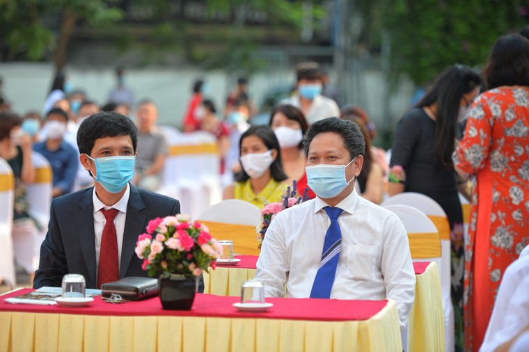 Khai giảng nhanh gọn giữa mùa COVID-19 ở ngôi trường THPT chất lượng cao tại Hà Nội ảnh 3