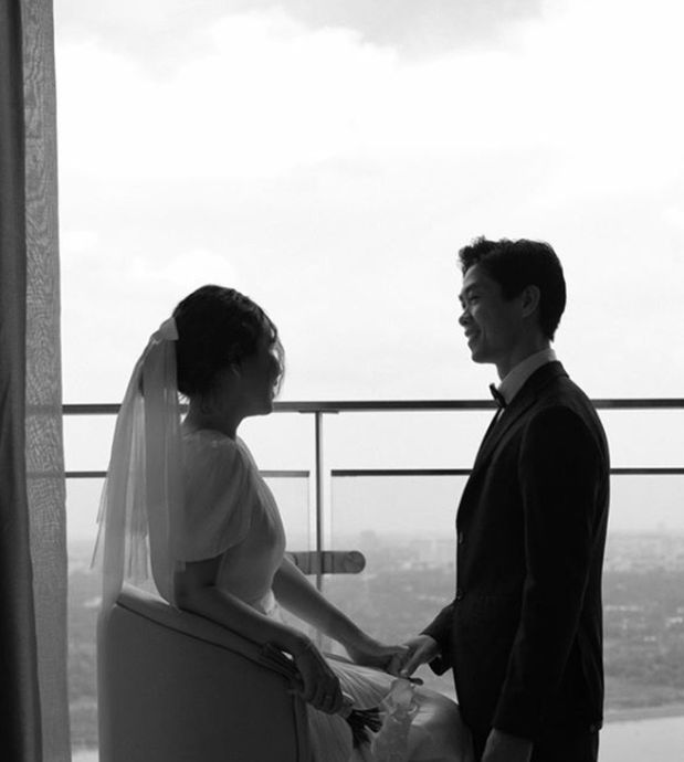 Ảnh cưới tông đen trắng tràn ngập hạnh phúc của Công Phượng và Viên Minh ảnh 1