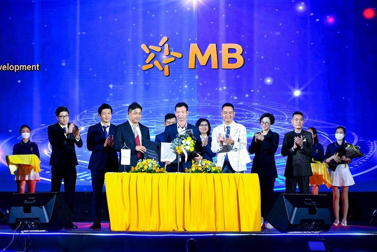 Hơn 10.000 “chiến binh” kinh doanh “cháy hết mình” tại lễ ra quân The Beverly Solari ảnh 8