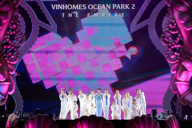 Trải nghiệm trọn vẹn kỳ nghỉ lễ “rực rỡ” tại Tổ hợp Biển tạo sóng nhân tạo lớn nhất thế giới ảnh 12