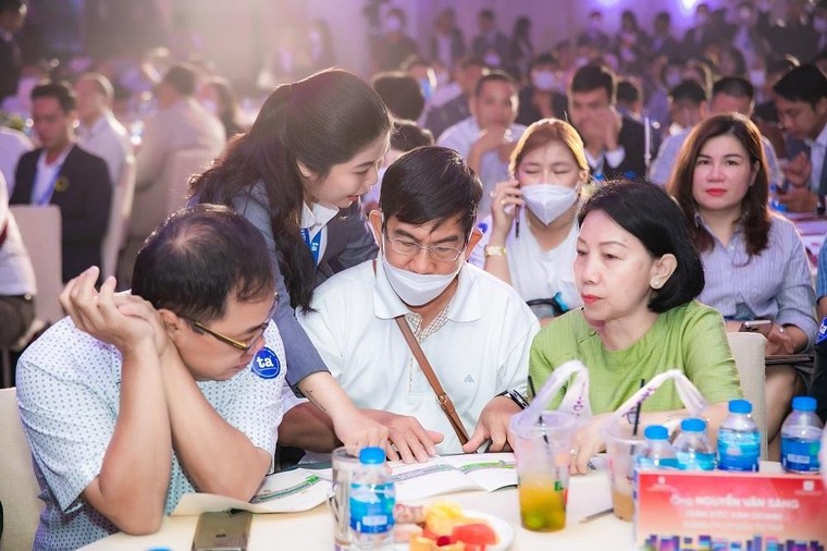 MIKGroup 'chơi lớn' tặng không giới hạn xe ô tô Camry và iPhone 13 cho khách hàng ảnh 3