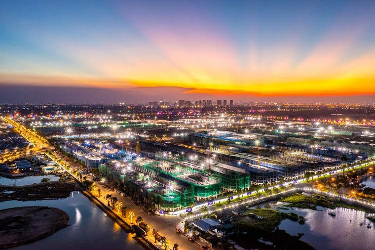 Xu hướng “homeliday” kéo khách phương Nam tới “đô thị giữa kỳ quan” ở Hà Nội ảnh 2