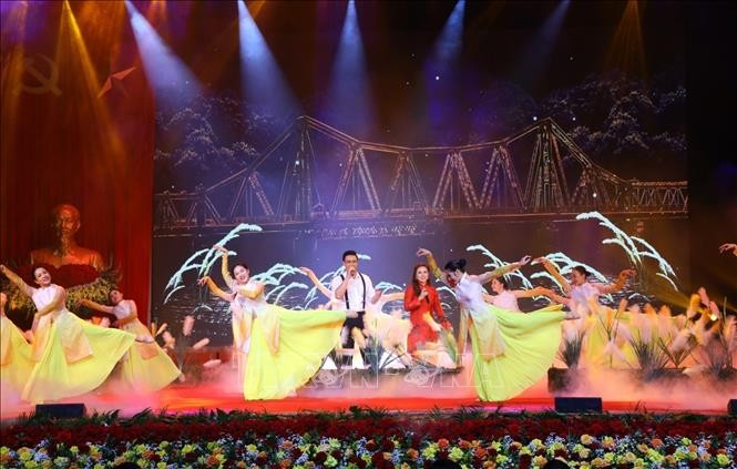 Lễ kỷ niệm 50 năm Chiến thắng Hà Nội - Điện Biên Phủ trên không ảnh 6