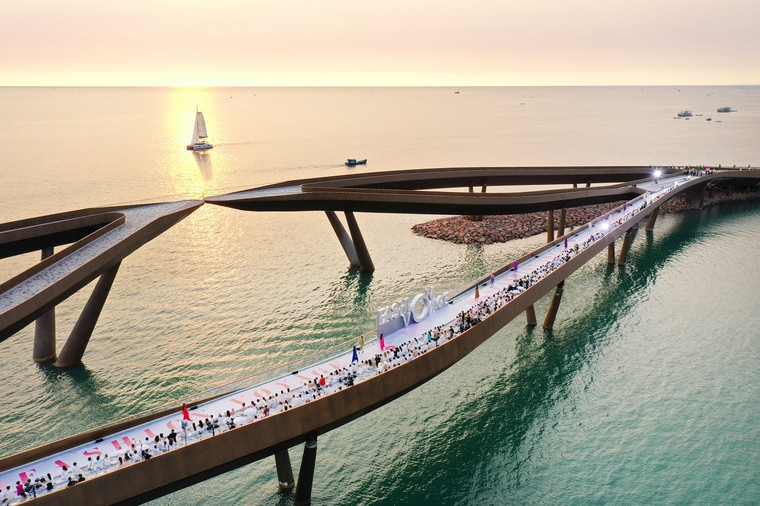 Cầu Hôn đẹp mê hoặc khi hóa sàn runway trong Fashion Voyage 5 ảnh 4