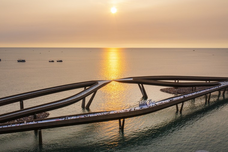 Cầu Hôn đẹp mê hoặc khi hóa sàn runway trong Fashion Voyage 5 ảnh 5