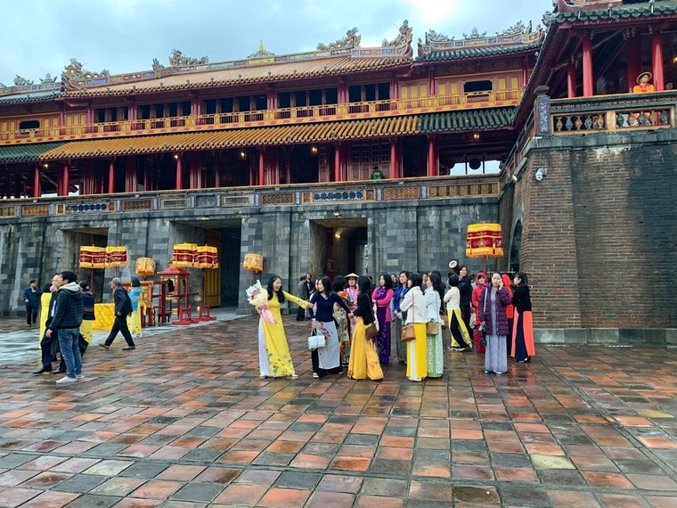 Không khí nghỉ lễ đã “bùng nổ” các diễn đàn ảnh 3