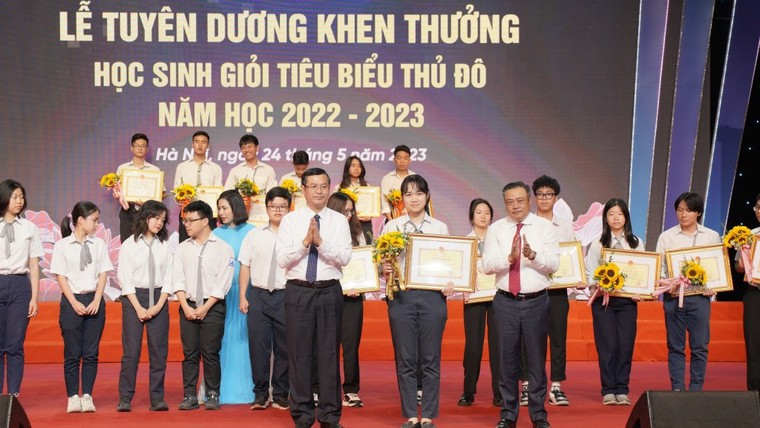 Học sinh Thủ đô dẫn đầu cả nước trong các kỳ thi học sinh giỏi quốc gia, quốc tế ảnh 1