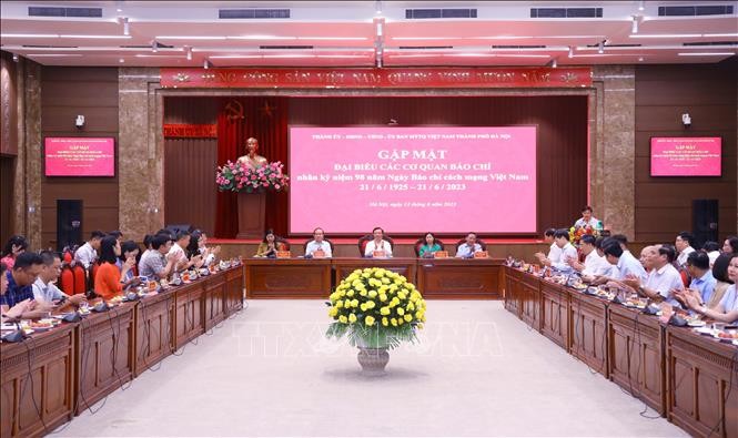 Lãnh đạo Hà Nội gặp mặt đại diện các cơ quan báo chí ảnh 7