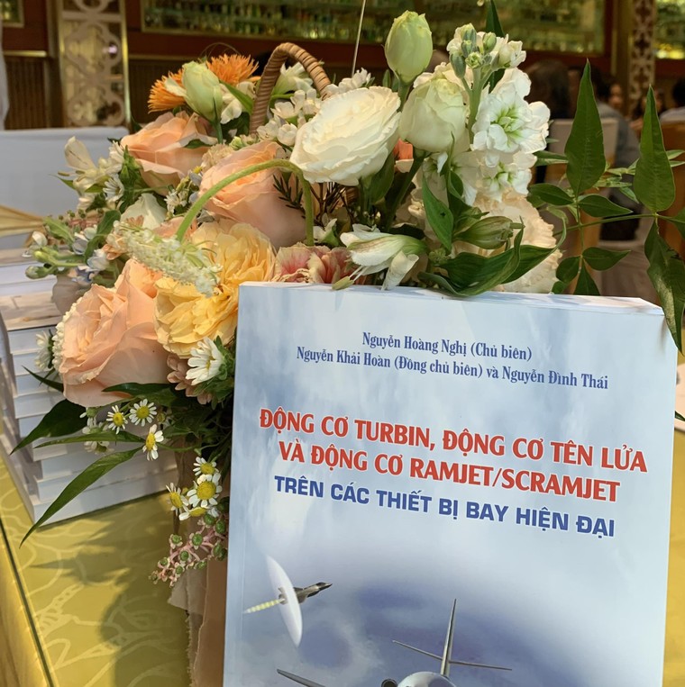 Ra mắt cuốn tài liệu quý về động cơ máy bay của Giáo sư Nguyễn Hoàng Nghị ảnh 4