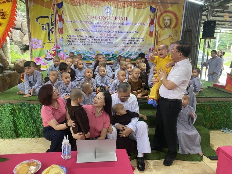 Xây dựng tổ chức vững mạnh bằng những chuyến đi thiện nguyện ảnh 9