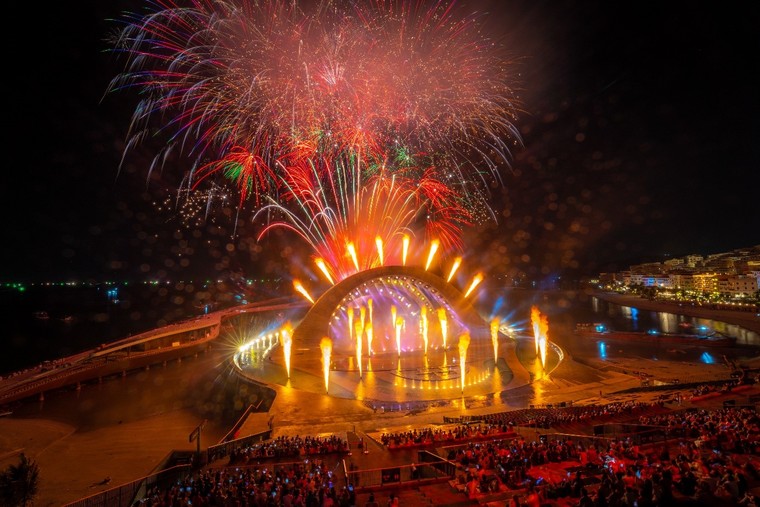 Không đợi đến Countdown, Phú Quốc "hot” từ Giáng sinh với trải nghiệm "cực cháy" tại Sunset Town ảnh 4