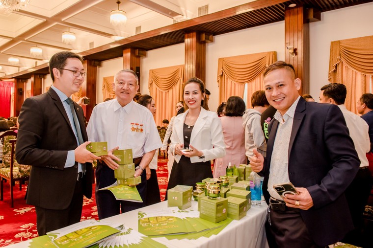 Biểu dương các tổ chức, cá nhân điển hình trong ngành làm đẹp Việt Nam ảnh 10