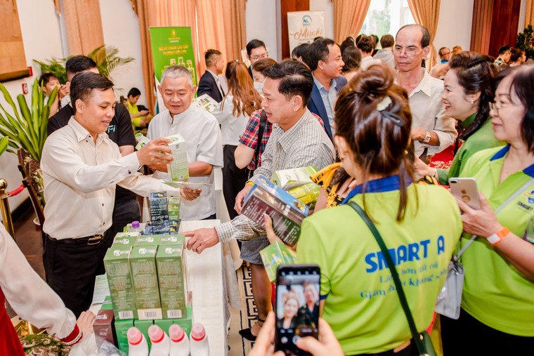 Biểu dương các tổ chức, cá nhân điển hình trong ngành làm đẹp Việt Nam ảnh 9