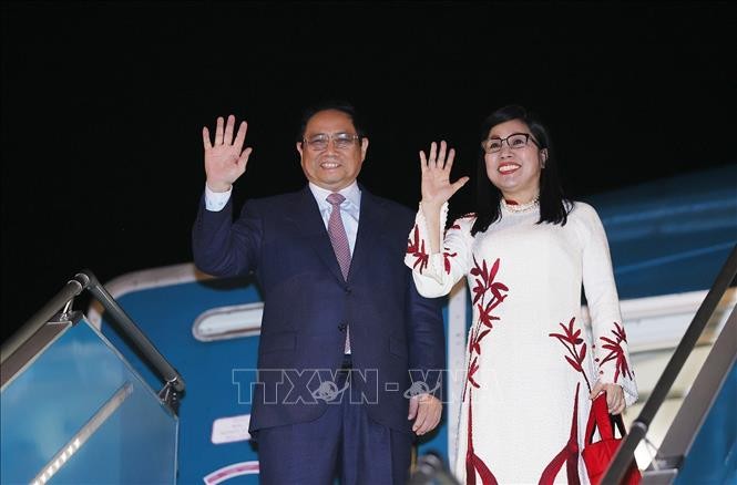 Thủ tướng lên đường dự Hội nghị WEF Davos 2024, thăm chính thức Hungary và Romania ảnh 1