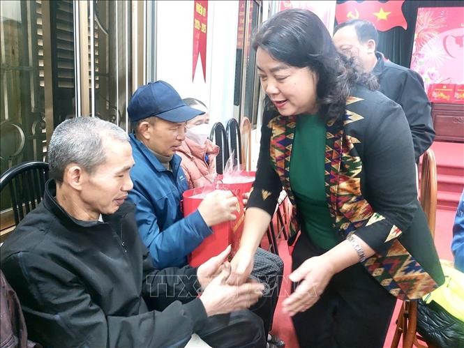 Mang Xuân ấm đến với đoàn viên, người lao động Thủ đô ảnh 1