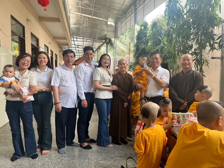 Mang chút “lửa ấm” đến hộ nghèo và trẻ em mồ côi tỉnh Bến Tre ảnh 6