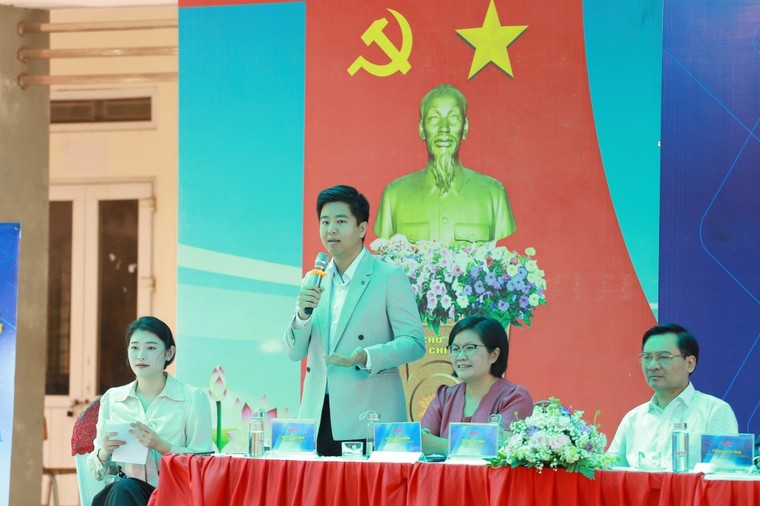 Hơn 1.000 học sinh Thủ đô được tư vấn hướng nghiệp về khối ngành sức khoẻ - ngôn ngữ ảnh 3