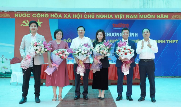 Hơn 1.000 học sinh Thủ đô được tư vấn hướng nghiệp về khối ngành sức khoẻ - ngôn ngữ ảnh 6