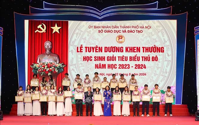 Tuyên dương, khen thưởng học sinh giỏi tiêu biểu Thủ đô năm học 2023 - 2024 ảnh 4