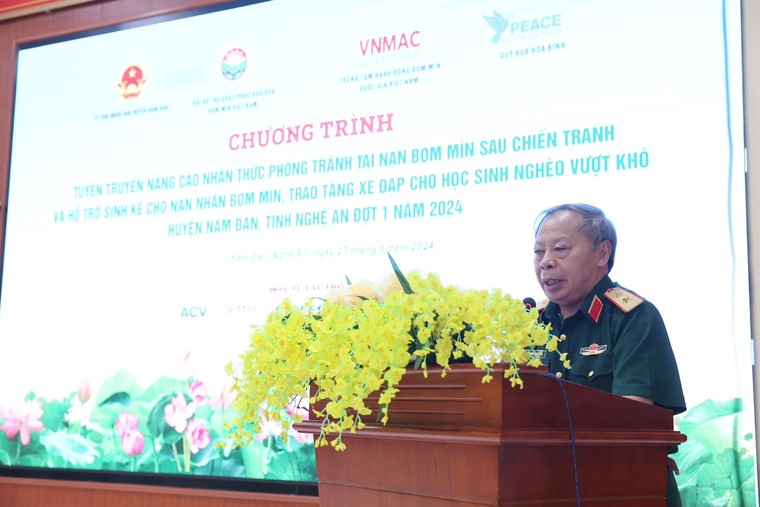 Chung tay khắc phục hậu quả bom mìn ảnh 1