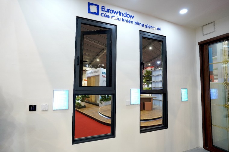 Mãn nhãn các sản phẩm cửa thông minh tại Eurowindow Vietbuild HCM 2024 ảnh 1