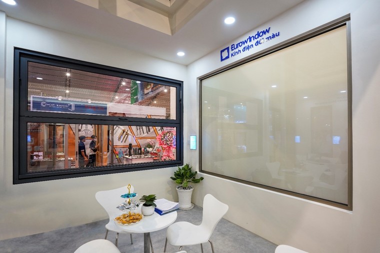 Mãn nhãn các sản phẩm cửa thông minh tại Eurowindow Vietbuild HCM 2024 ảnh 2