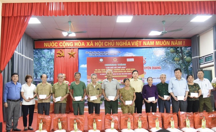 Chăm lo hơn nữa đời sống cho các gia đình thương binh, liệt sĩ, người có công với cách mạng ảnh 6