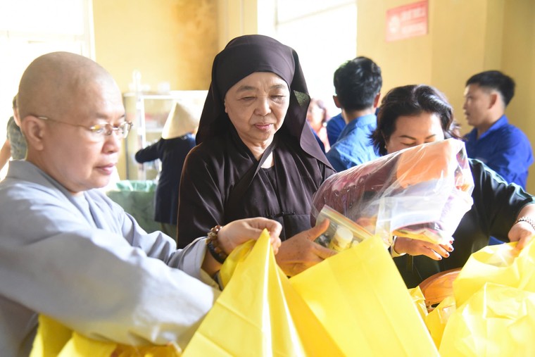 Những chuyến xe thiện nguyện vẫn tiếp tục hướng về Tây Bắc ảnh 2