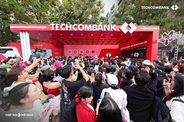 Khi âm nhạc truyền thống giao thoa hiện đại: Techcombank góp phần đưa concert Việt vươn tầm thế giới ảnh 4