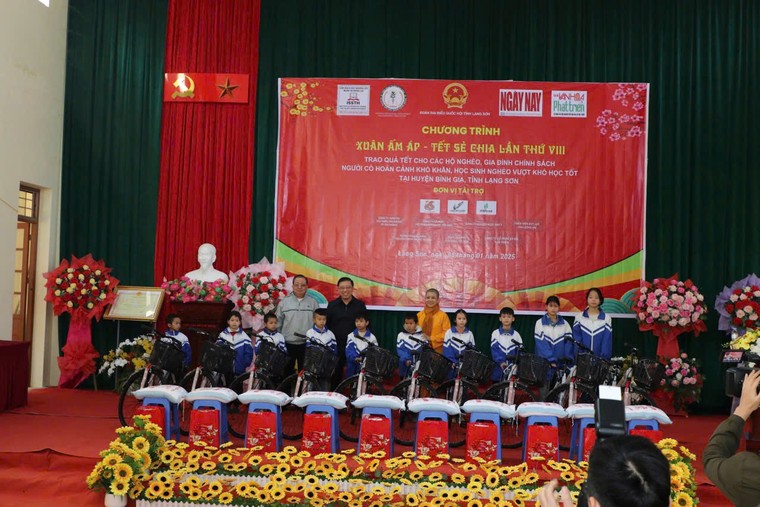 Mang Tết sớm đến với người nghèo Lạng Sơn ảnh 9