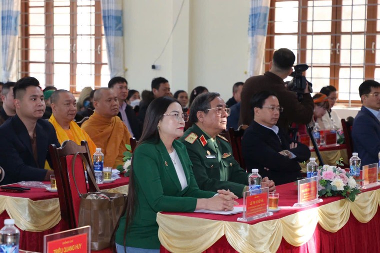 Mang Tết sớm đến với người nghèo Lạng Sơn ảnh 2