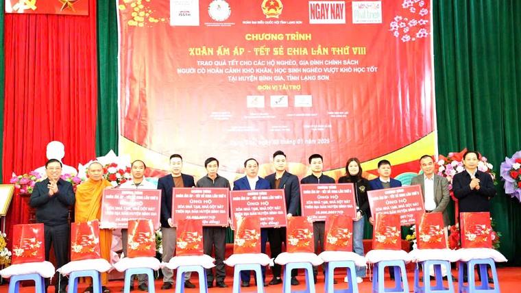 Mang Tết sớm đến với người nghèo Lạng Sơn ảnh 3