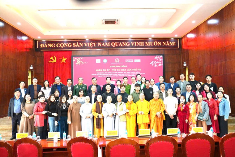 Mang Tết sớm đến với người nghèo Lạng Sơn ảnh 7