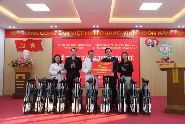 Mang Tết sớm đến với người nghèo Lạng Sơn ảnh 6