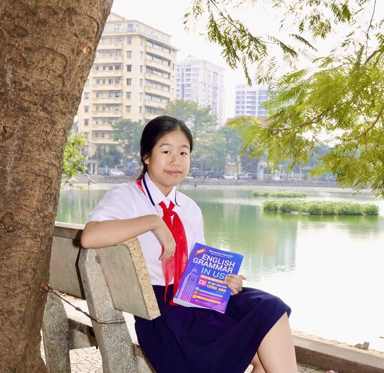 Cô học sinh lớp 6 tỏa sáng với “bộ sưu tập” huy chương ảnh 1