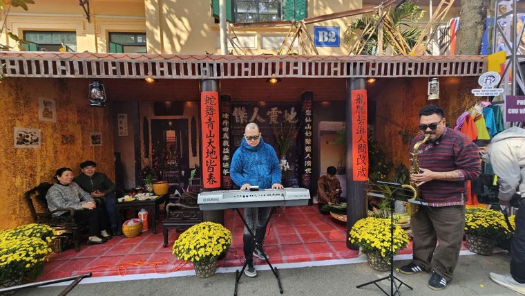 Rộn ràng không gian "Phố Tết" chào Xuân 2025 tại Bệnh viện Xanh Pôn ảnh 4