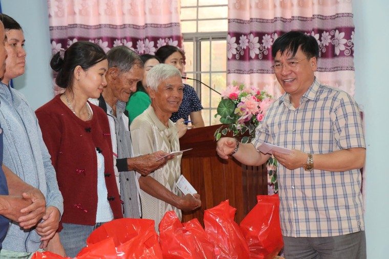 Mang Xuân ấm đến người nghèo Bình Phước trước thềm năm mới Ất Tỵ ảnh 5