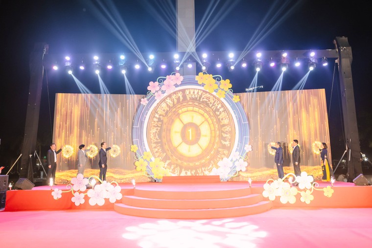 Khai mạc Hội chợ Tết chào Xuân Ất Tỵ năm 2025 tại quận Bắc Từ Liêm ảnh 2