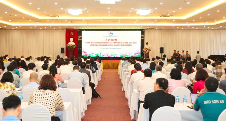 Tôn vinh truyền thống vẻ vang của Hội Nhà báo Việt Nam trong 75 năm xây dựng và phát triển ảnh 3