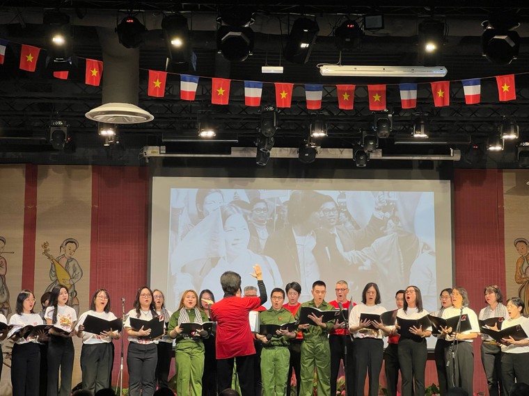 Cộng đồng người Việt tại Pháp kỷ niệm 50 năm Ngày Thống nhất đất nước: Ký ức bất diệt, niềm tin vươn tới tương lai ảnh 7